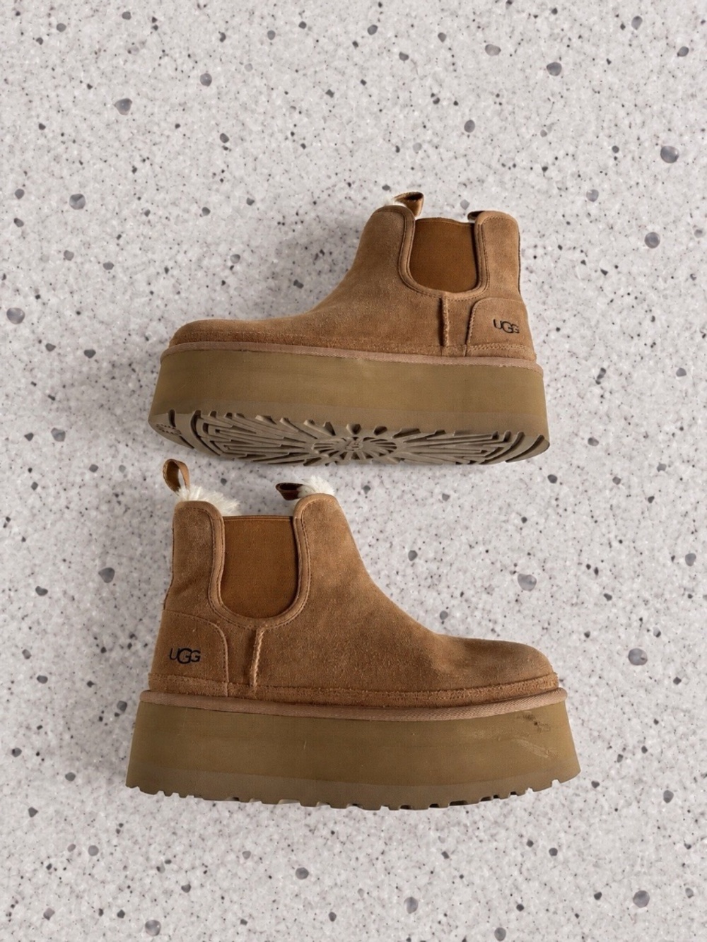 UGG Neumel Chelsea 2” Platform Suede Mini Boots Sz 8 US Women's ❤️